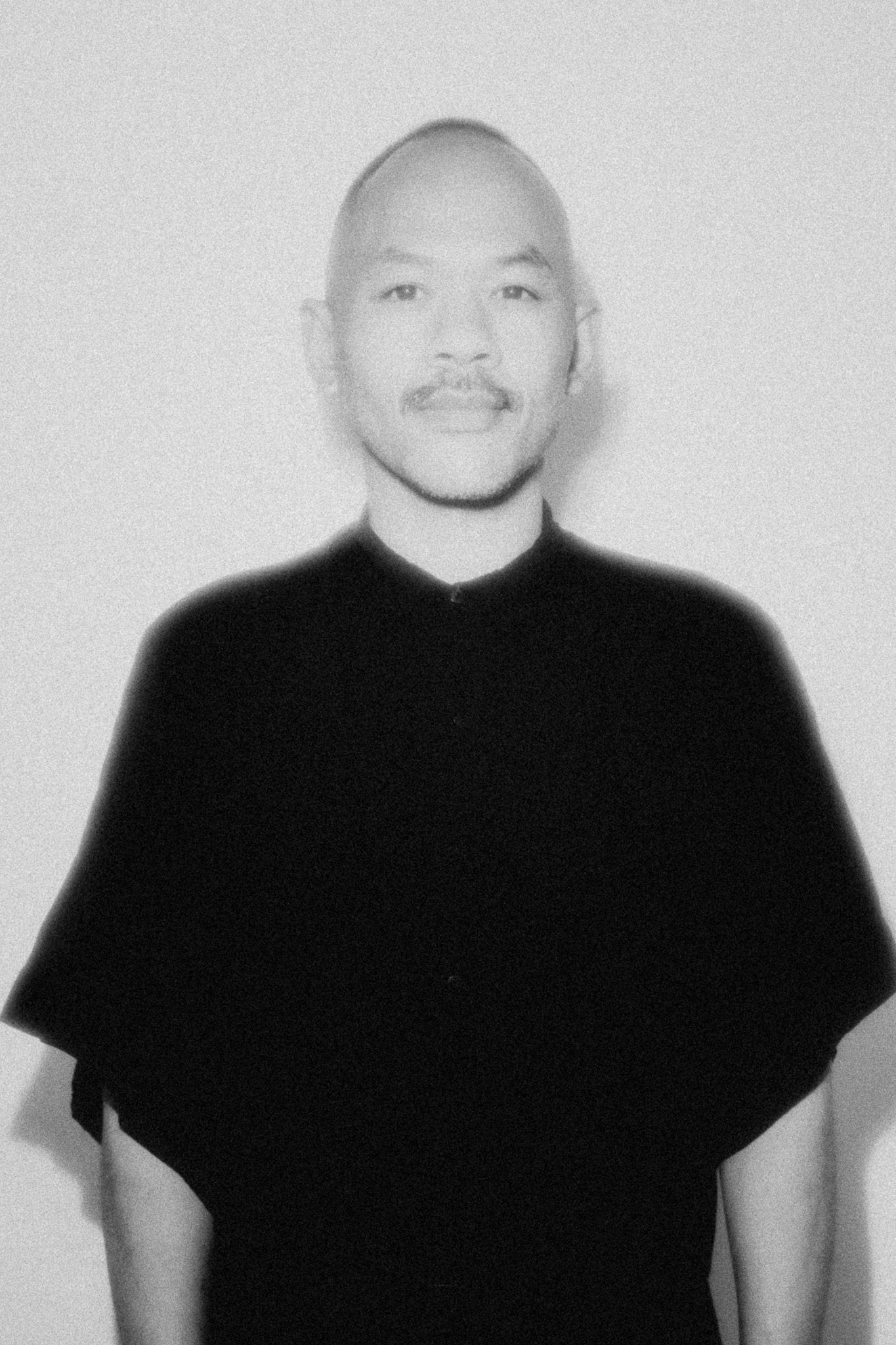 portrait de l'artiste Ronan-John